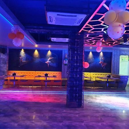Virat Ambe Sports Club Hotel Ulhasznagar Kültér fotó