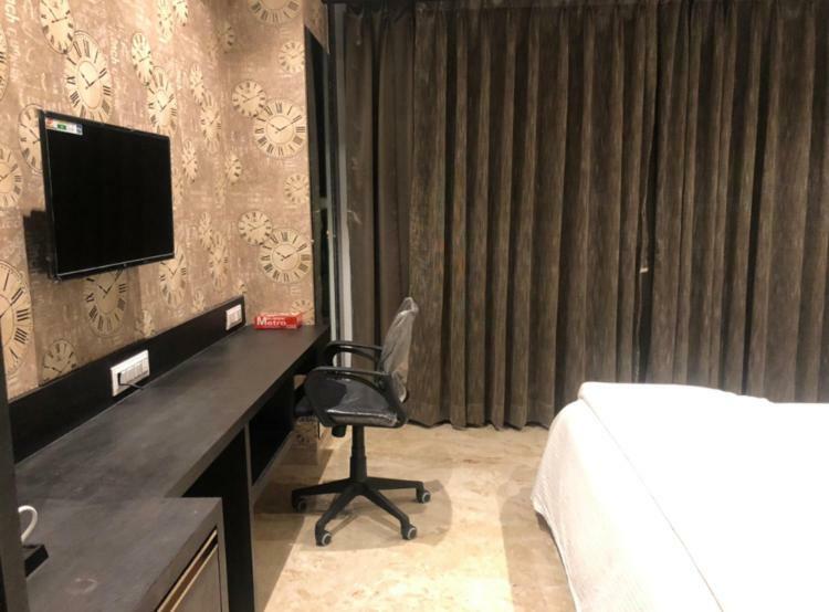 Virat Ambe Sports Club Hotel Ulhasznagar Kültér fotó