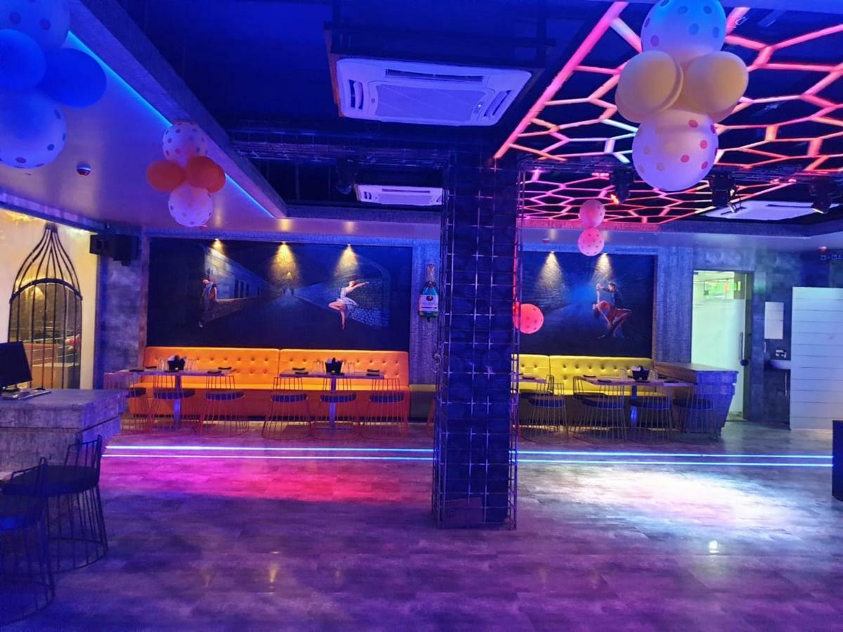 Virat Ambe Sports Club Hotel Ulhasznagar Kültér fotó