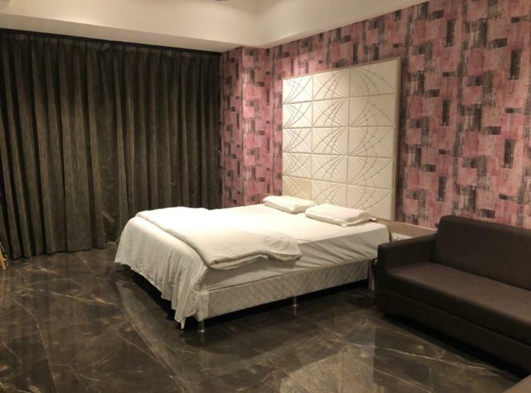 Virat Ambe Sports Club Hotel Ulhasznagar Kültér fotó